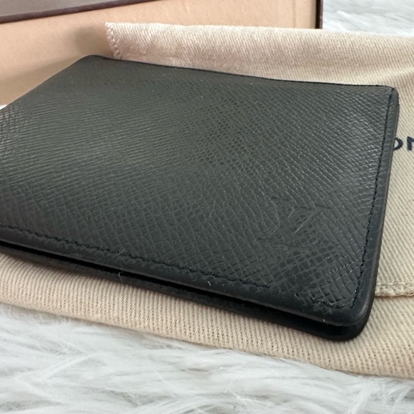 Authentic Louis Vuitton Taiga Leather Black Mens Wallet - Picture 4 of 15